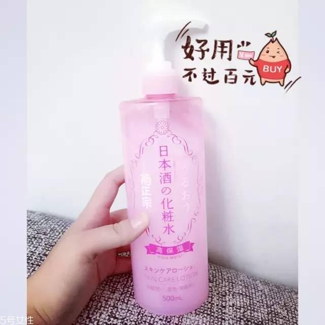 干性皮肤夏季适合用什么化妆水 化妆水要分量多次涂抹