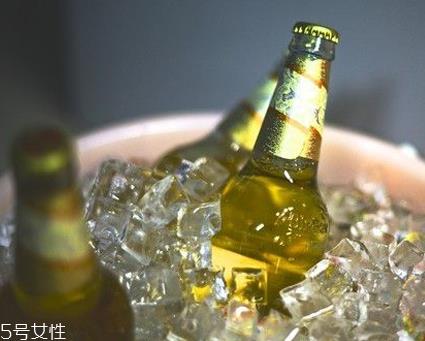 喝啤酒会丰胸吗？不建议喝啤酒来丰胸