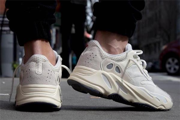 yeezy 700 analog什么时候发售 年度最强配色