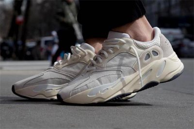 ​yeezy 700 analog什么时候发售 年度最强配色